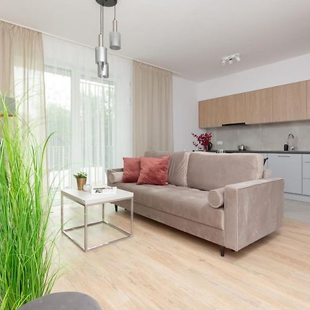 Stacja Wola Apartment Guminska By Noclegi Renters Varşovia Exterior foto