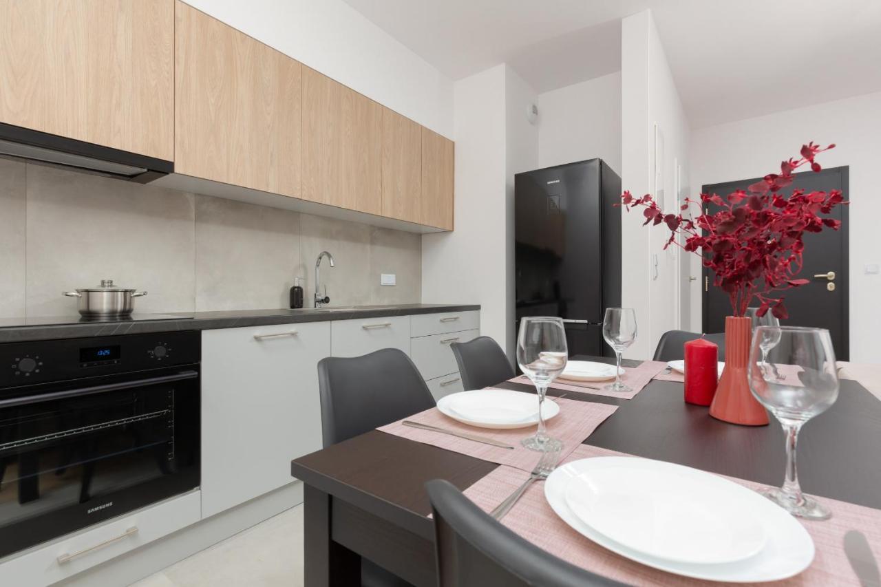Stacja Wola Apartment Guminska By Noclegi Renters Varşovia Exterior foto