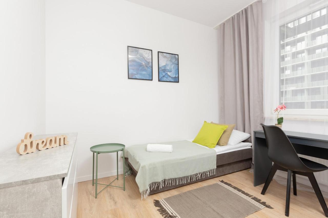 Stacja Wola Apartment Guminska By Noclegi Renters Varşovia Exterior foto